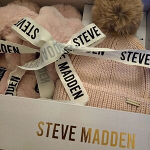 Steve Madden Ladies Faux Fur Criss Cross Slipper Blush Pink & Winter Beanie SM 6
